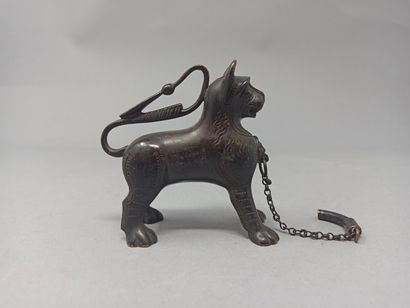 null Small sculpture in bronze with brown patina forming a chimera forming a bottle.

China,...