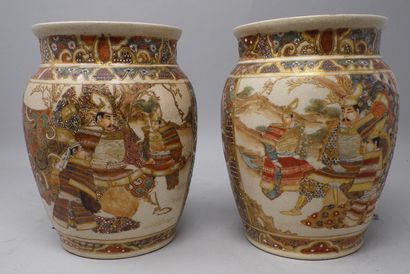 null SATZUMA

Pair of earthenware vases decorated with dignitaries in reserves on...