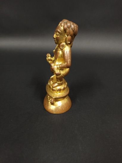 null Petit personnage en bronze laqué or.

Chine

H. 13 cm