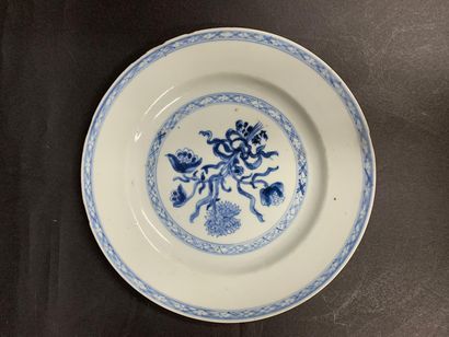 null CHINE - JAPON

Lot de porcelaines XVIIIème et XIXème siècle comprenant:

- 7...