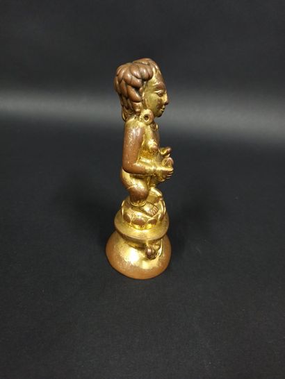 null Small figure in gold lacquered bronze.

China

H. 13 cm