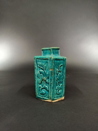 null CHINA - MING period (1368 - 1644)

Hexagonal bottle in turquoise glazed stoneware...