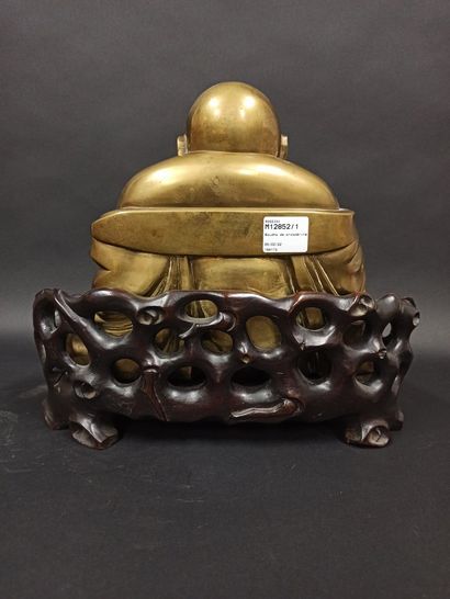 null Laughing prosperity Buddha in bronze with golden patina, the open monastic robe...
