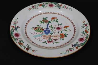 null Meeting of a large round dish and two porcelain plates with floral decoration...