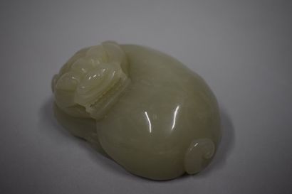 null CHINA - 20th century

Group in celadon nephrite, reclining qilin. 

L.: 8 c...