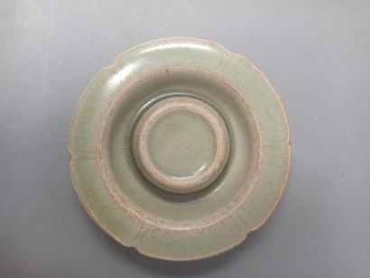 null Small glass and its saucer in porcelain with green glaze stylizing a flower.

Modern...