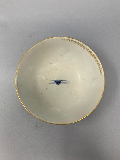 null Porcelain bowl with blue decoration of a landscape of houses along a river.

Diameter...