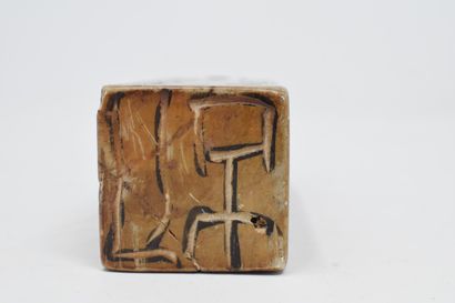 null CHINA, 20th century.

Hard stone stamp representing a dog of Fô

Fractured and...