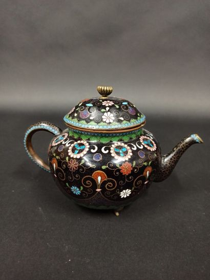 null Small sake pot and teapot in cloisonné enamel on copper with stylized decoration...