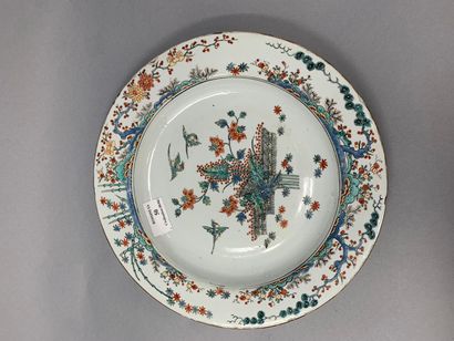 Large flat porcelain plate, decorated with...