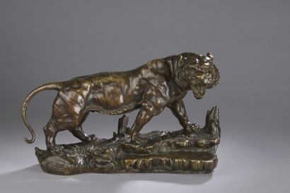 null OMERTH Georges, act. 1895-1925

Roaring tiger

bronze with brown shaded patina...