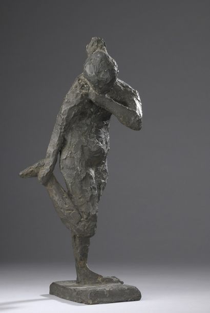 null KOCH Erich, 1924-2014

Nude holding his leg, 1954

black patina bronze, lost...