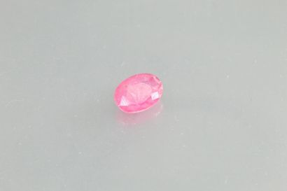 null Pink sapphire oval on paper.

Weight : 1, 02 cts. 

Plans of detachment.