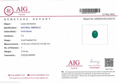 null Emeraude (vivid green) ovale sur papier.

Accompagnée d'un certificat AIG indiquant...