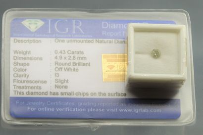 null Round "off white" diamond under seal.

Accompanied by a report of the IGR indicating...