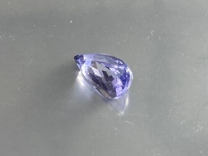 null Tanzanite pear on paper.

Weight : 2, 75 cts.