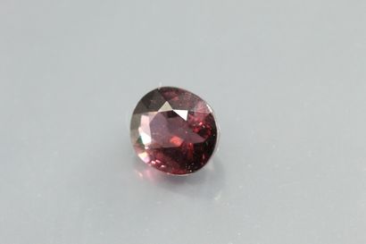 null Pink tourmaline/violet cushion on paper.

Weight : 2, 22 cts.