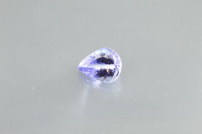 null Tanzanite pear on paper.

Weight : 1, 70 cts.
