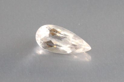 null Morganite pear on paper.

Weight : 1, 76 cts.