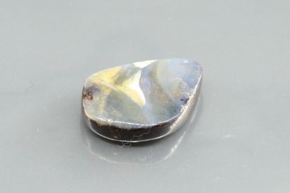 null Opal on gangue polished on paper. 

Weight : 19, 25 cts.