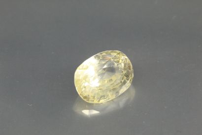 null Oval yellow sapphire on paper.

Accompanied by an AIG certificate indicating...