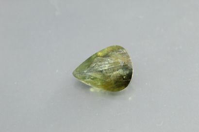 null Pear sapphire on paper. 

Weight : 2, 16 cts. 

Plans of detachment.