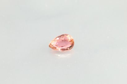 null Pink tourmaline pear on paper.

Weight : 1, 22 cts.