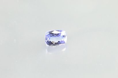 null Tanzanite cushion on paper.

Weight : 1, 90 cts.