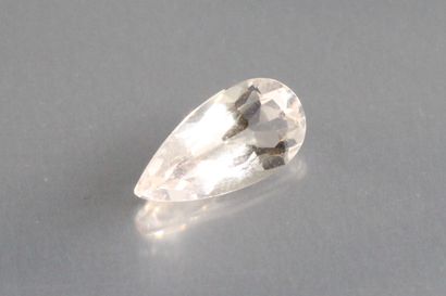 null Morganite pear on paper. 

Weight : 1, 78 cts.