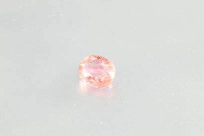 null Pink tourmaline oval on paper.

Weight : 1, 13 cts.