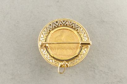 null Broche en or jaune 18k (750) ornée d'une pièce en or de 20 Francs au Coq (1911).

Poinçon...
