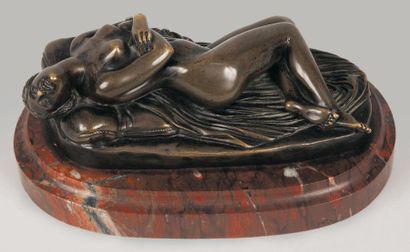 PRADIER James, 1790-1852 Le Sommeil Bronze à patine brune (usures et petites restaurations)...