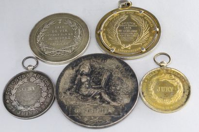 null Lot of medals in silver and bronze.

Silver weight : 90,5 g;
