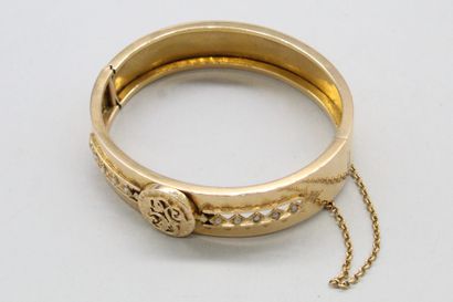 null Bracelet rigide en or jaune 18k (750) orné de petites perles et monogrammé "LG".

Poinçon...
