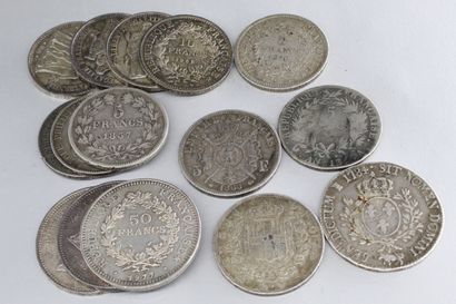 null Lot of silver coins including : 

- a silver shield called "aux branches d'olivier"...