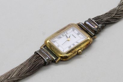 null Montre bracelet de dame boîtier rectangulaire en métal doré, cadran à fond blanc,...