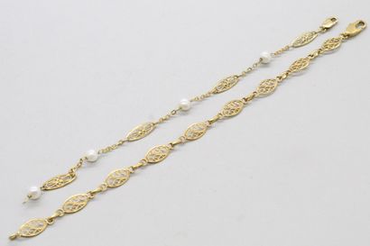 null Lot d'or jaune 18k (750) composé d'un bracelet à maille navette filigranée,...
