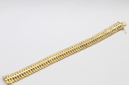 null Bracelet en or jaune 18k (750) à maille ajourée

Poinçon de maître : Girard-Michel.

Poinçon...