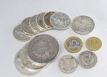 null Lot of silver coin including : 

- a 100 Francs coin (1982)

- three 50 Francs...