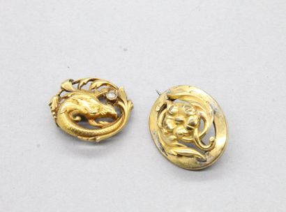 null Broche en or jaune 18k (750) formant un dragon ornée d'une perle de culture....