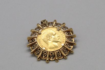 null Pendentif broche en or jaune 18K (750) serti d'une pièce en or Napoléon III...