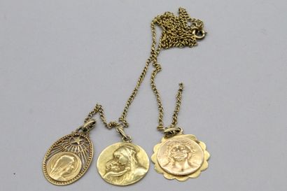 null Chaine en or jaune 18k (750) composé de médaille de la Vierge, Ecce Homo, etc.

Poids...