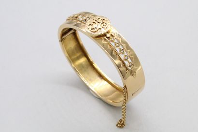null Bracelet rigide en or jaune 18k (750) orné de petites perles et monogrammé "LG".

Poinçon...
