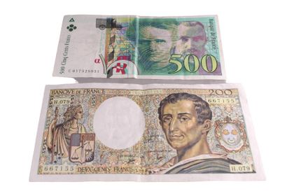 null Set of banknotes :

- 500 Curie francs, 1994. Some pinholes

- 200 francs Montesquieu,...