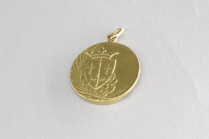 null Medal in yellow gold with the effigy of Joan of Arc. Engraved by GUILBERT. 

Mounted...