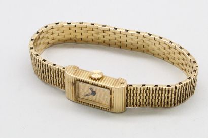 null BOUCHERON

Montre bracelet de dame en or 18K (750). Boîtier avec une attache...