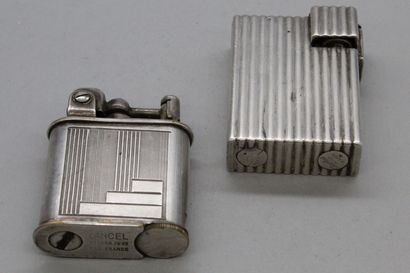 null CARTIER & LANCEL

Lot including two silver plated metal lighters: 

- a lighter...