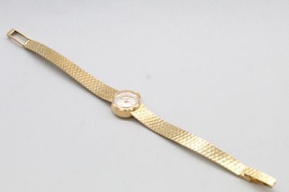 null POP

Montre bracelet de dame, boîtier rond en or jaune 18k (750), cadran à fond...