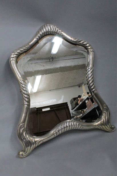 null KELLER PARIS

Miroir de table en argent (Minerve)

Poids brut : 1,8 kg (à v...