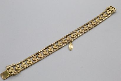 null Bracelet en or jaune 18k (750) ajouré et ouvragé de fleurs. 

Longueur : 19,5...